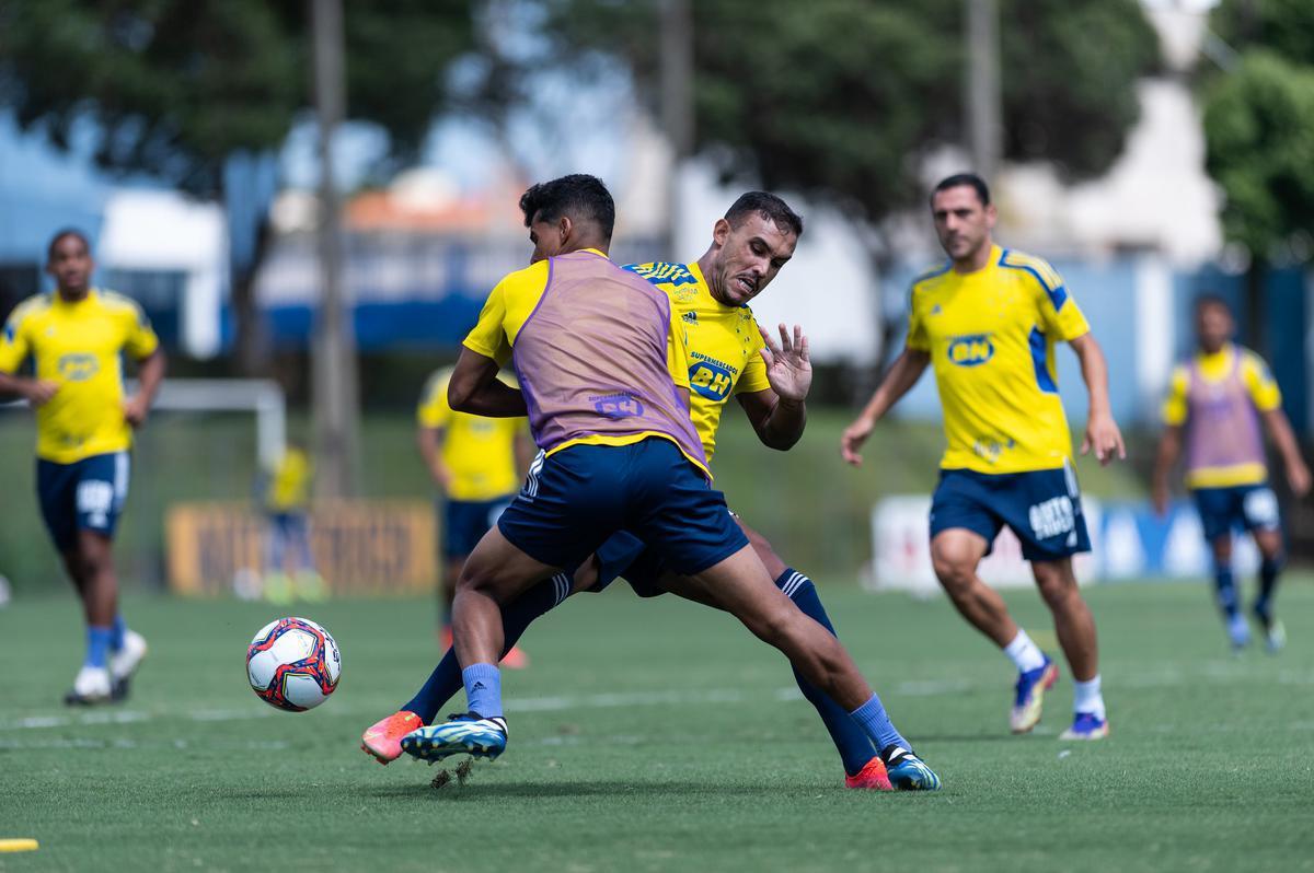Imagens do último treino do Cruzeiro antes do jogo contra o Coimbra, pelo Campeonato Mineiro