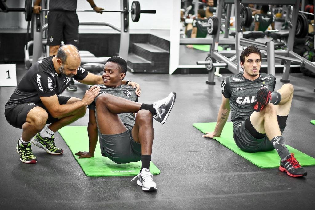 Depois da vitria por 3 a 0 sobre o Coimbra, em jogo-treino na Cidade do Galo, os jogadores do Atltico fizeram um trabalho fsico na academia do CT. Veja fotos