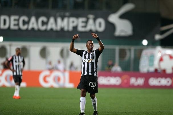 Lance de Atltico x Chapecoense, jogo vlido pelo Campeonato Brasileiro