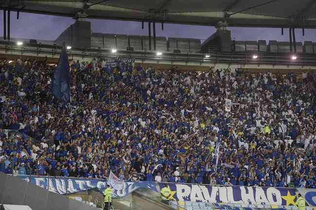 Pictures of Cruzeiro fans in Maracan