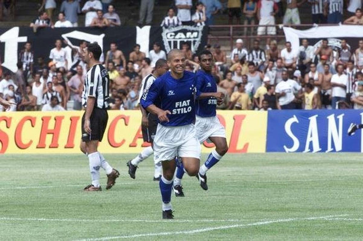 No Campeonato Mineiro de 2003, Cruzeiro derrotou o Atltico por 4 a 2, com dois gols de Alex, e acabou campeo com 10 vitrias e dois empates