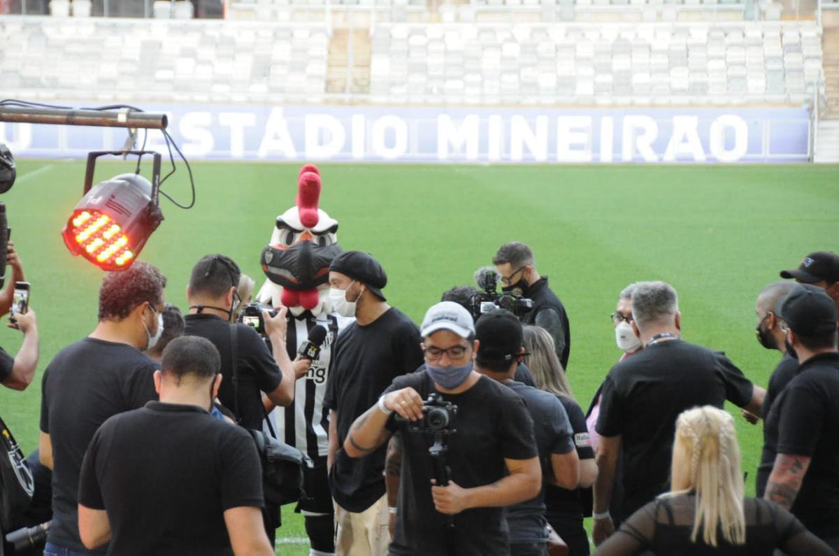 Ronaldinho participou de evento de patrocinador do Atltico no Mineiro e encontrou com jogadores da atualidade, como Rafael e Marquinhos, e dolos do passado, casos de Reinaldo, der Aleixo e Dad Maravilha