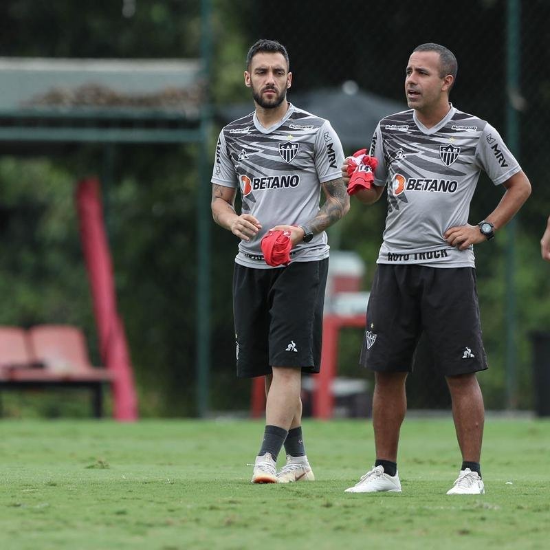 Fotos do treino do Atltico neste sbado, o ltimo de Victor no clube