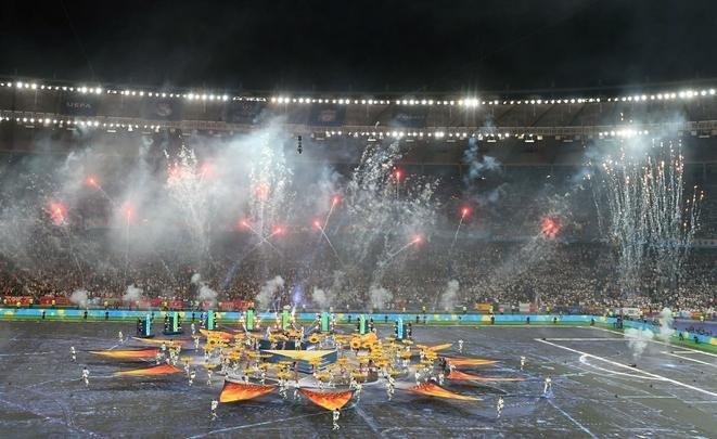 Cerimônia que antecedeu final da Liga, entre Real Madrid e Liverpool, teve apresentação da cantora Dua Lipa