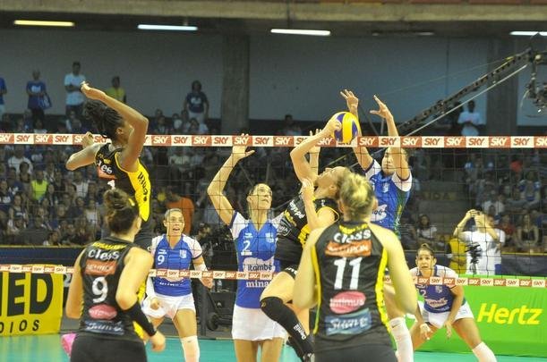 Minas x Praia: veja fotos da primeira partida da final