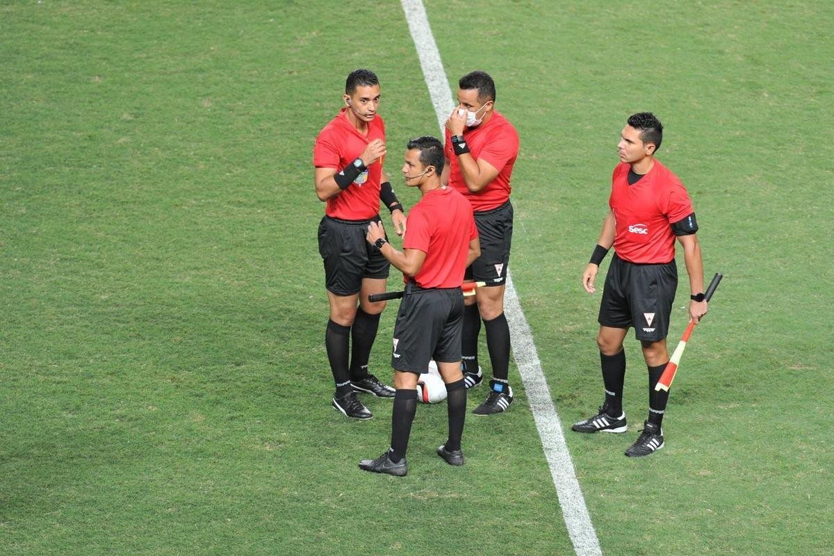 O Amrica recebeu o Patrocinense nesta quarta-feira (16), no Independncia, em Belo Horizonte, para confronto vlido pela 7 rodada do Campeonato Mineiro. A partida marcou a estreia do experiente goleiro Jailson com a camisa do Coelho.