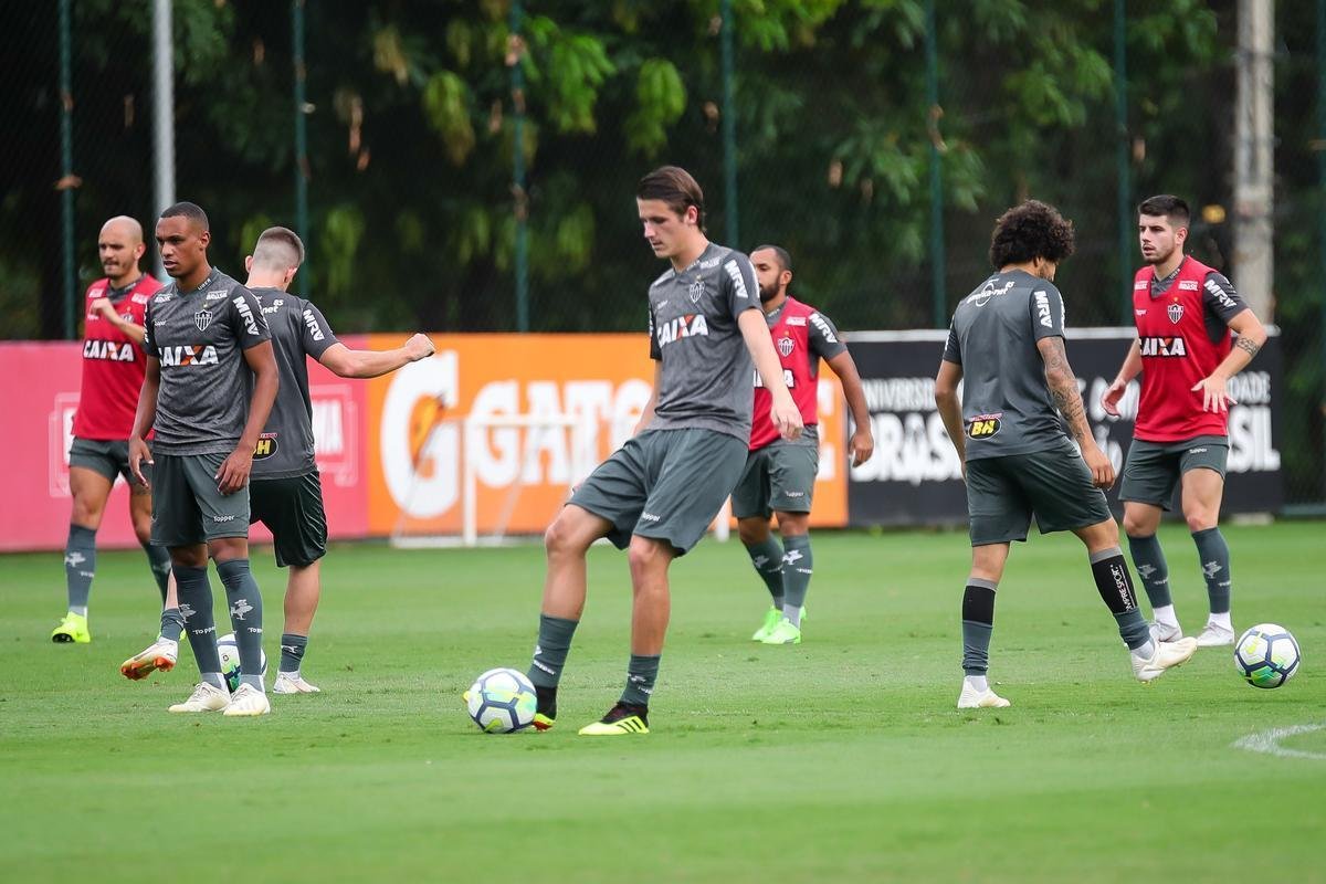 Veja, em fotos, como foi o primeiro treino de Levir Culpi nesta quinta passagem pelo Atltico