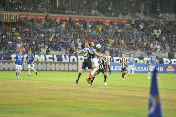 Fotos de Cruzeiro x Cear, no Mineiro, em jogo atrasado da 27 rodada do Brasileiro