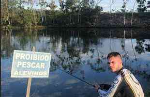 Nathan aproveita para pescar com a famlia no Mato Grosso