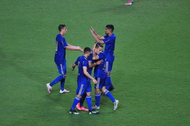 Fotos de Coimbra x Cruzeiro, no Independncia, pela 8 rodada do Mineiro. William Pottker e Felipe Augusto fizeram os gols da vitria celeste por 2 a 0.