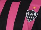 Atltico praticamente esgota lote nico de nova camisa rosa