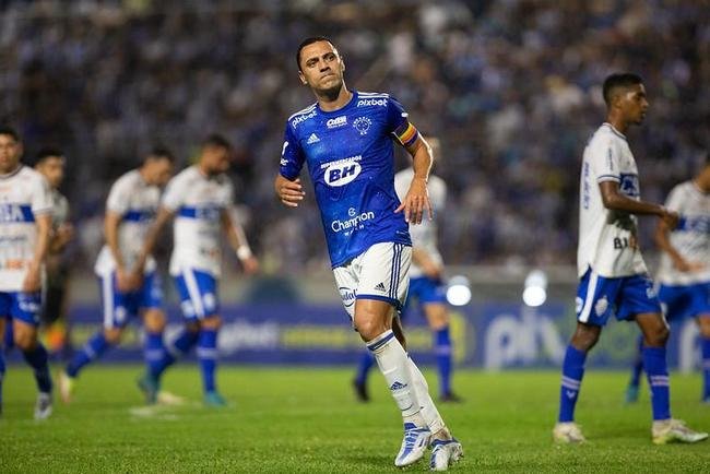 Fotos da partida entre CSA e Cruzeiro, nesta quarta-feira (20), no Rei Pel, em Macei. Jogo  vlido pela 19 rodada da Srie B do Campeonato Brasileiro.
