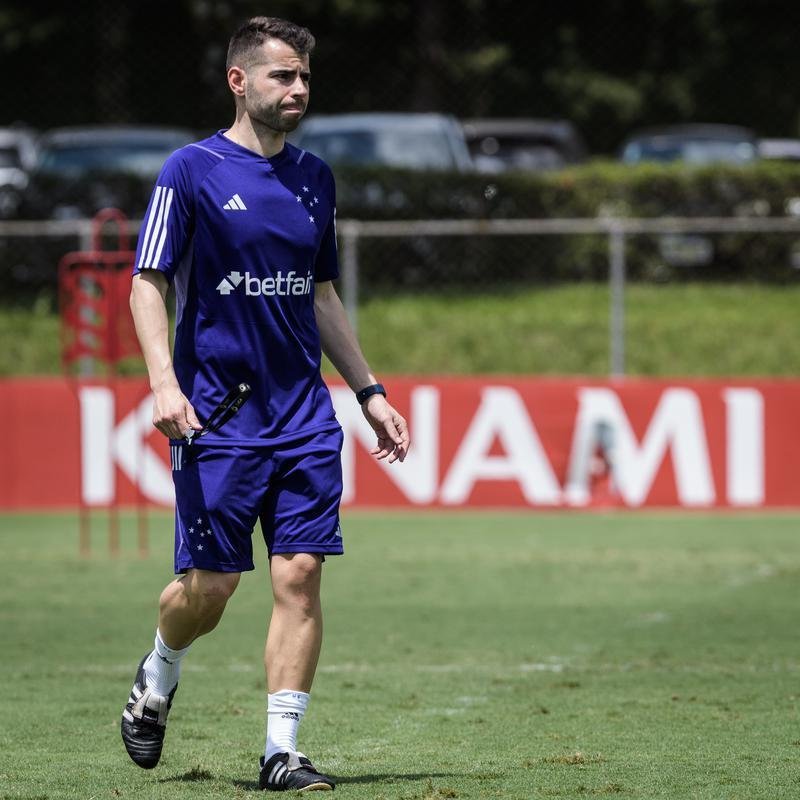 Fotos do primeiro treino do tcnico portugus Pepa no Cruzeiro