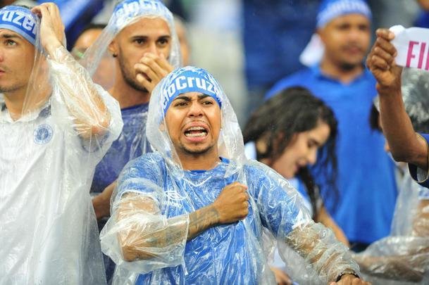 Torcida do Cruzeiro foi ao Mineiro com esperana, mas viu outra pssima atuao do time, nova derrota e saiu revoltada