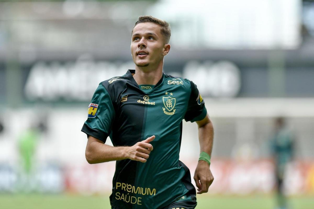 Gustavo (meio-campista): contrato at 31/12/2022