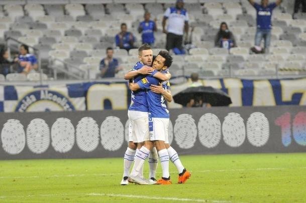 No segundo tempo, Fred marcou duas vezes e ampliou vantagem do Cruzeiro para 3 a 0