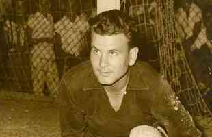 Revelado pelo Cruzeiro em 1955, Mussula trocou o time estrelado pelo Atltico em 1958. Entre 1961 e 1963, voltou a defender a Raposa.