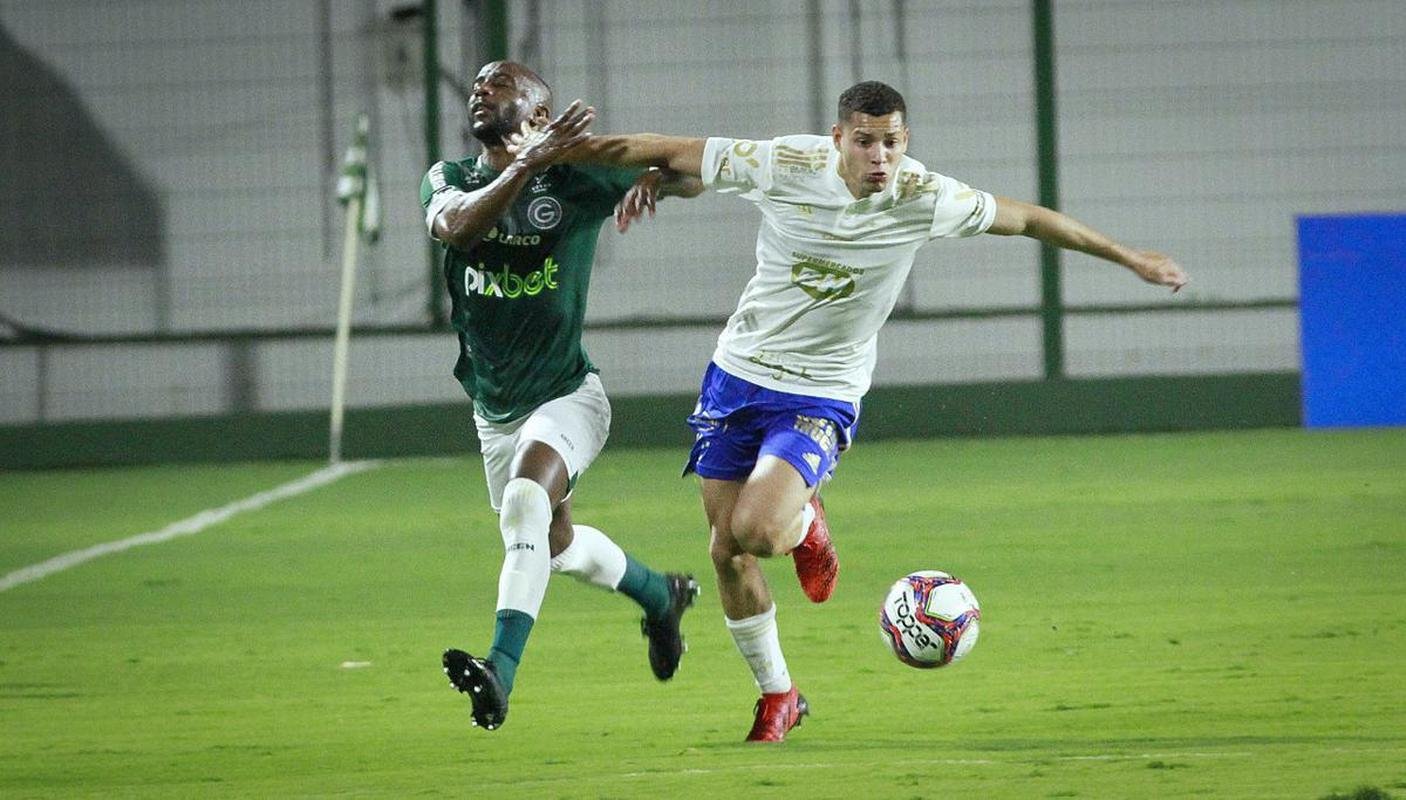 Cruzeiro empatou com Gois no Estdio da Serrinha, em Goinia, pela 22 rodada