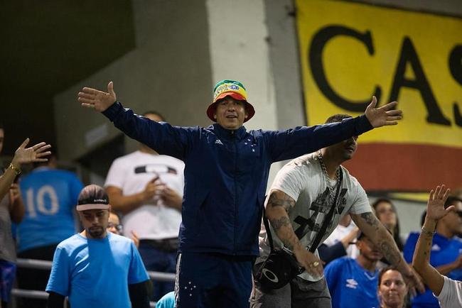 Fotos da torcida do Cruzeiro na partida contra o CSA, nesta quarta-feira (20), no Rei Pel, em Macei. Jogo  vlido pela 19 rodada da Srie B do Campeonato Brasileiro.
