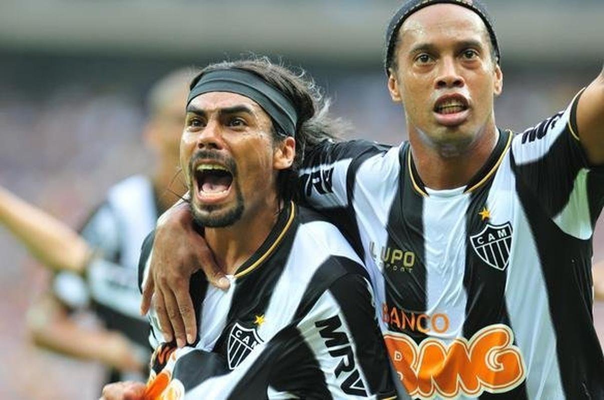 Fotos exclusivas do clssico entre Cruzeiro e Atltico na reabertura oficial do Mineiro