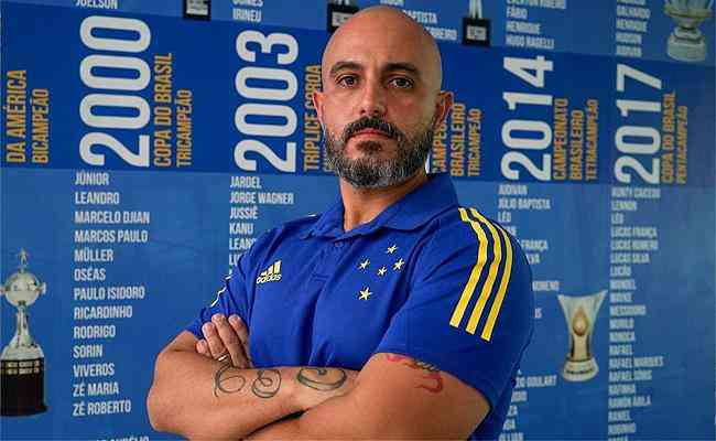 Rafael Guanaes, vice-campeão da Série C de 2021 como técnico do Tombense, é o novo auxiliar fixo do Cruzeiro