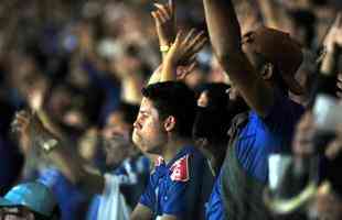 Torcida do Cruzeiro foi da esperana  decepo no Mineiro diante do River Plate