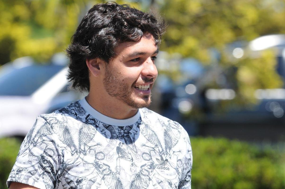 Negociado com o Guangzhou Evergrande, da China, meia-atacante se despediu dos companheiros