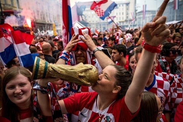 Torcedores croatas lotaram as ruas da capital Zagreb para assistir  final da Copa do Mundo