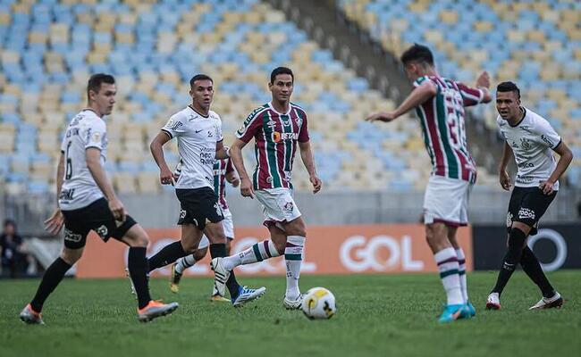 Fluminense goleou o Corinthians por 4 a 0 no duelo do primeiro turno