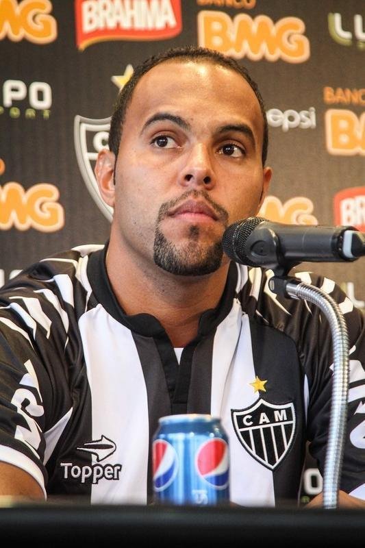 Alecsandro - O atacante defendeu as cores do Cruzeiro em 2007, com dez gols em 20 jogos. Em 2013, ele voltou a jogar em Belo Horizonte. Contratado pelo Atltico, Alecsandro foi campeo mineiro e da Libertadores pelo clube alvinegro. No fim da temporada, deixou o clube e se transferiu para o Flamengo. No Galo, fez 11 gols em 51 partidas realizadas.