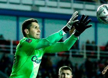 Maioria das mensagens pede que goleiro acerte transferência para a Raposa