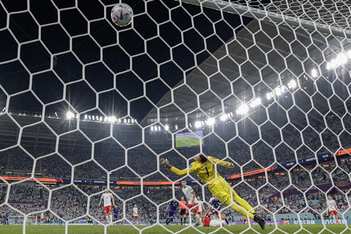 Julin lvarez marcou o segundo gol da Argentina sobre a Polnia no Estdio 974, em duelo pelo Grupo C da Copa do Mundo