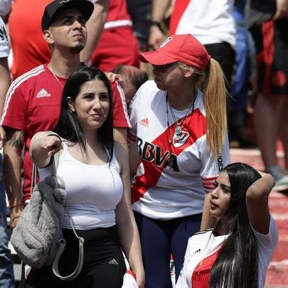 Torcedores do River Plate na final da Libertadores, contra o Boca Juniors, no Monumental de Nez