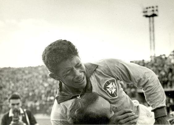 Copa do Mundo 1966 (Inglaterra) - Meia Amarildo, com lesão na coxa direita, acabou cortado em 1º de julho, já em solo europeu