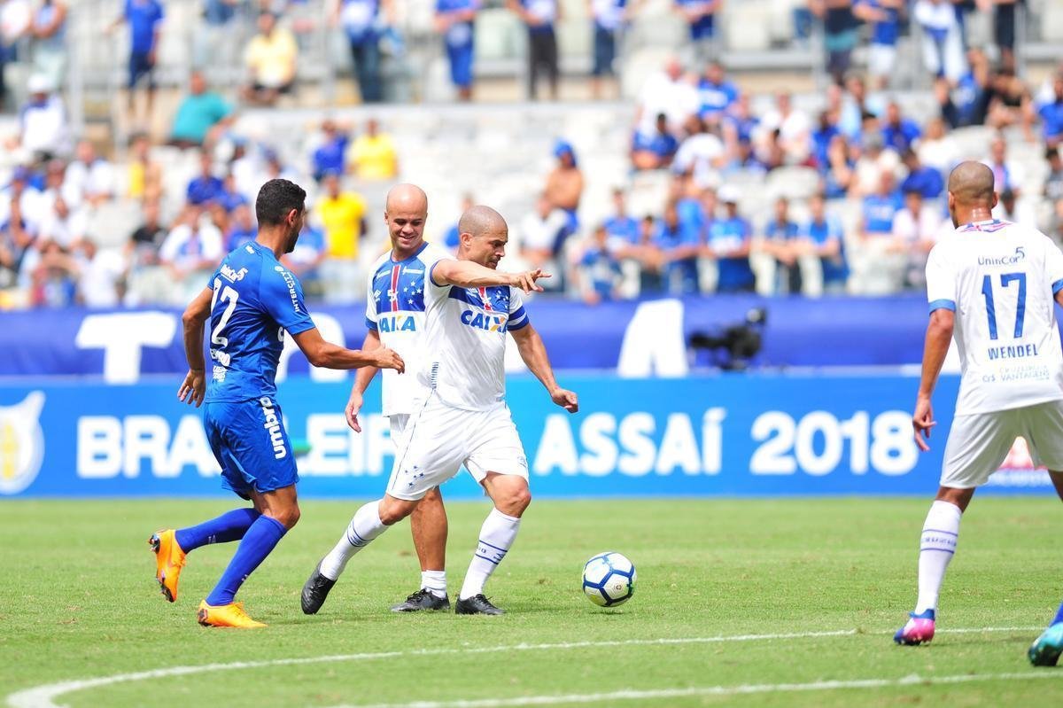 Cruzeiro: time campeo da Trplice Coroa de 2003 venceu equipe de masters por 2 a 1, neste domingo, em jogo festivo realizado no Mineiro