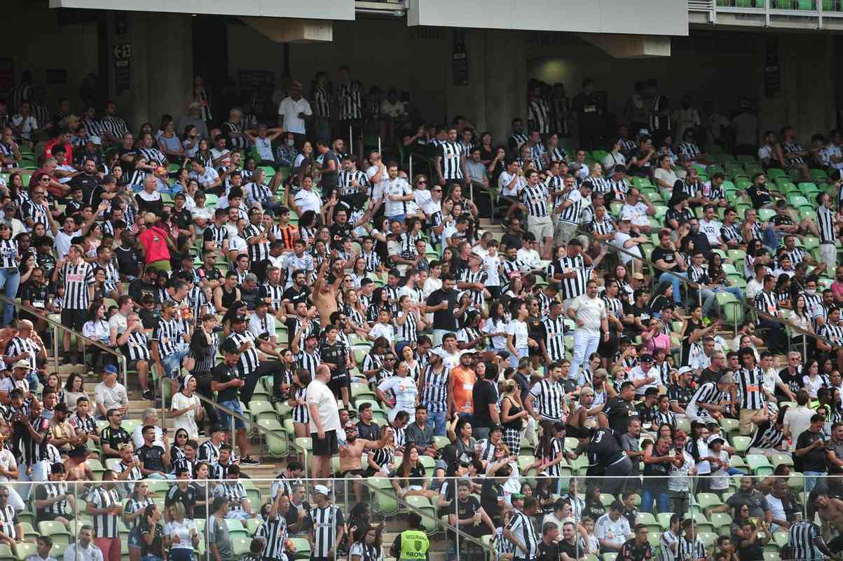 As torcidas de Amrica e Atltico no Independncia, durante o clssico pela 24 rodada do Campeonato Brasileiro