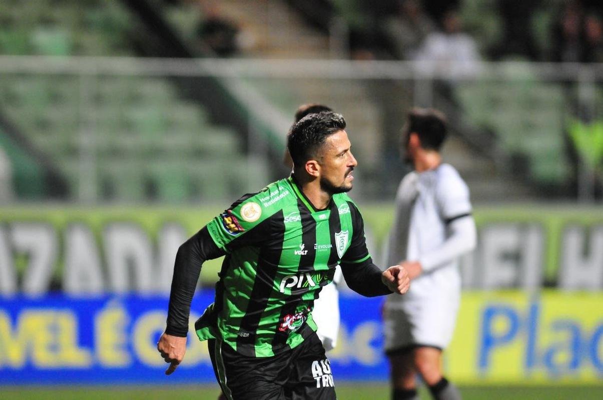 Fotos do jogo entre Amrica e Botafogo, no Independncia, em Belo Horizonte, pela stima rodada do Campeonato Brasileiro