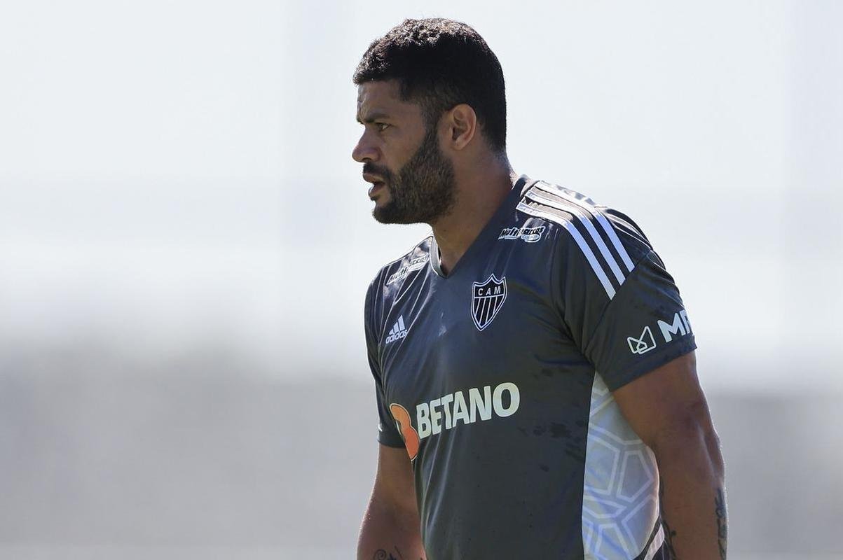 Nesta quinta-feira (28), o Atltico realizou o terceiro treino na Cidade do Galo aps o retorno de Cuca. Durante a atividade, o treinador conversou com o presidente do clube, Srgio Coelho.