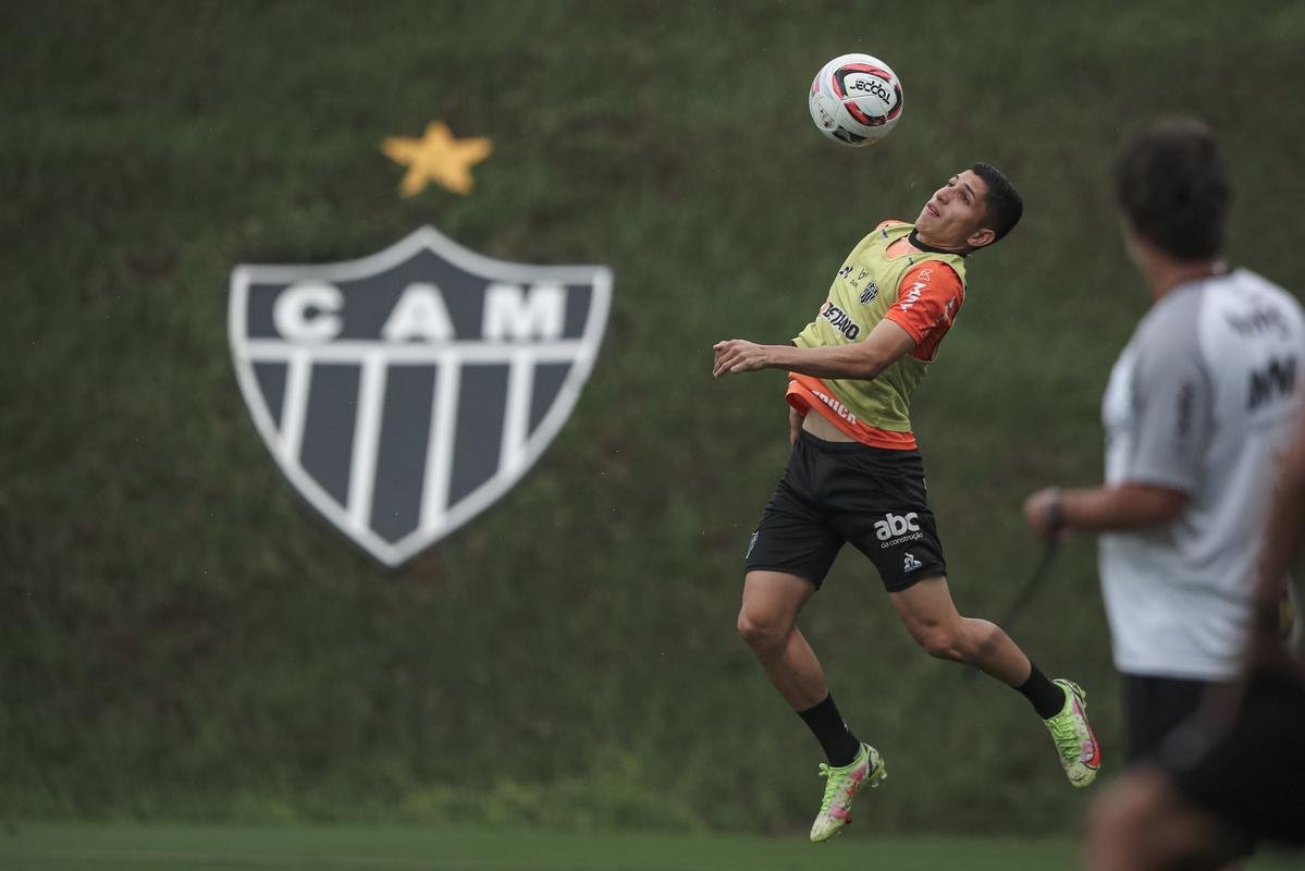 O Atltico realizou, nesta quinta-feira (10), a primeira atividade visando o clssico com o Amrica, vlido pela 5 rodada do Campeonato Mineiro. Com titulares em campo, o time de 'El Turco' Mohamed trabalhou para o confronto que ser disputado s 16h30 do sbado (12), no Estdio Independncia, em Belo Horizonte.