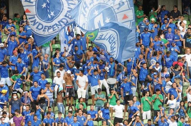 Torcida do Cruzeiro registra maior pblico do Campeonato Mineiro na partida contra o Villa Nova, no Independncia, pela oitava rodada. Ao todo, 19.616 pessoas compareceram no Horto.