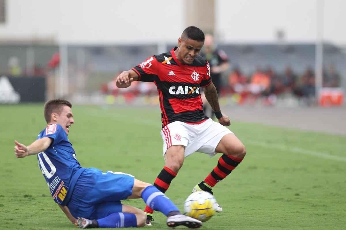 Flamengo e Cruzeiro jogaram em Cariacica-ES pela 27 rodada do Campeonato Brasileiro