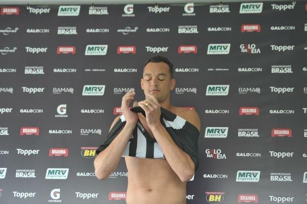 Zagueiro Rver, de 34 anos, assinou contrato com o Atltico at o fim da temporada 2021