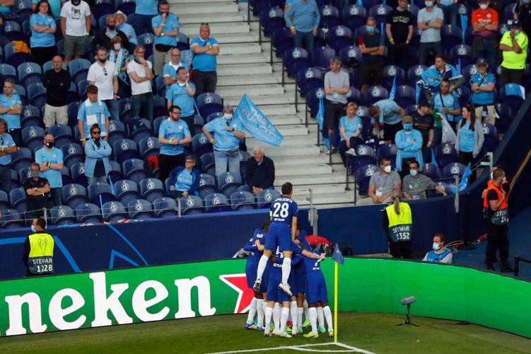 Imagens da grande decisão entre Manchester City e Chelsea no Estádio do Dragão