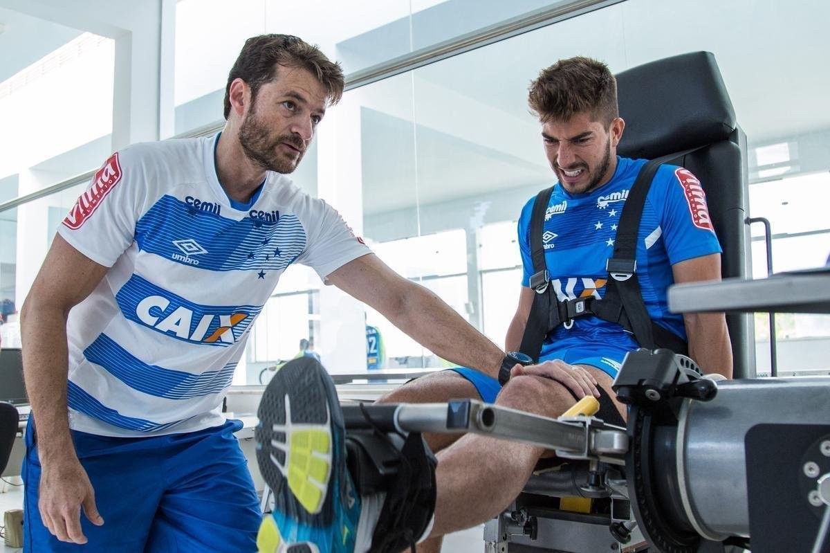 Fotos de divulgao do Cruzeiro das atividades realizadas na reapresentao