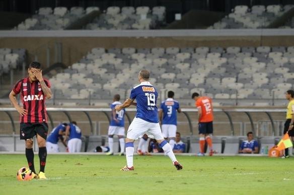 Cruzeiro venceu o Atltico-PR por 1 a 0