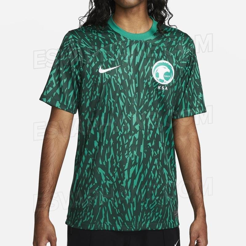 A provvel camisa II da Arbia Saudita para Copa do Mundo foi desenvolvida pela Nike e divulgada de forma antecipada pelo portal Esvaphane