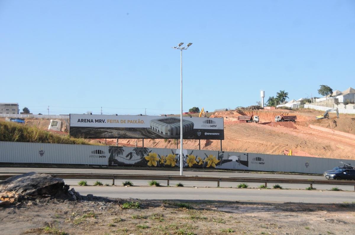 17/07/2020 - Novas fotos da obra de construo da Arena MRV, do Atltico, no bairro Califrnia, em Belo Horizonte. J se passaram 88 dias desde o incio das obras do estdio, ainda em etapa de terraplanagem