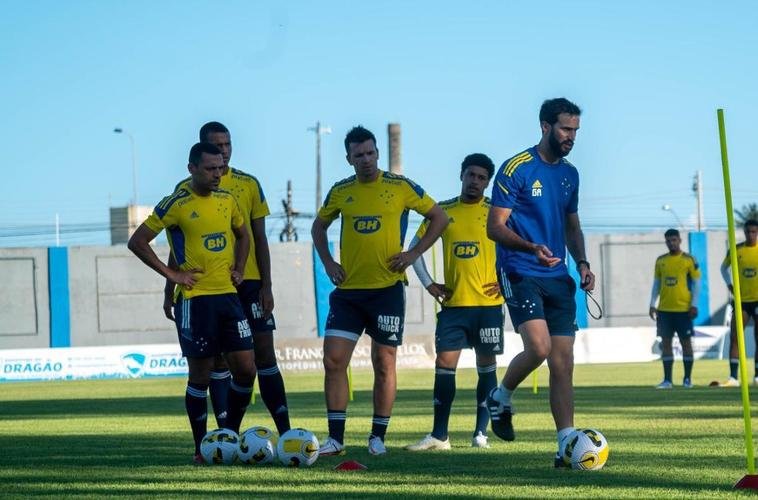 Imagens do último treino do Cruzeiro antes de enfrentar o Sergipe pela Copa do Brasil