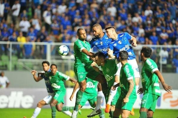 Com apoio da torcida, Cruzeiro recebeu a Chapecoense no Independncia 