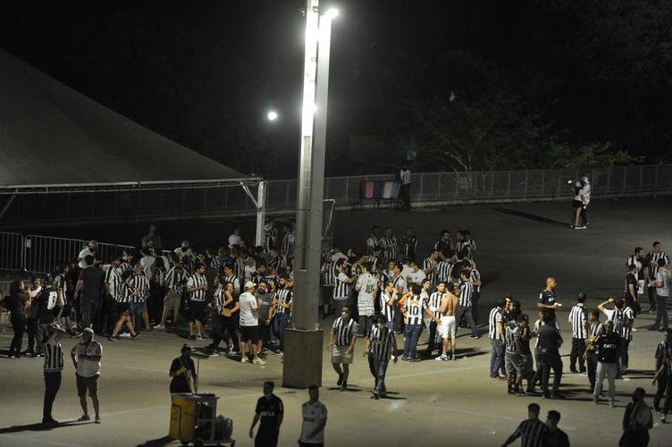 Fotos da torcida do Atltico no pr-jogo contra o Palmeiras no Mineiro